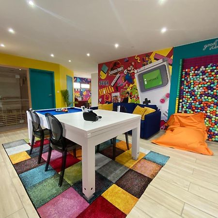 Capsule 90'S - Balneo - Sauna - Flipper - Billard - Netflix - Nintendo Switch & Jeux - Mons Exterior foto